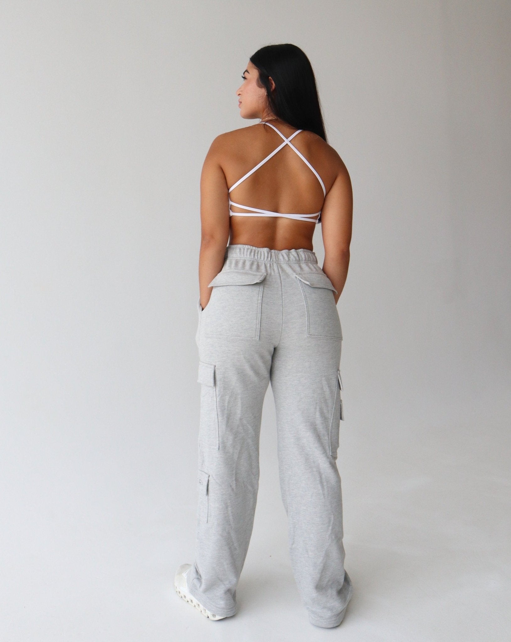 CMFRT Cargo Sweatpants - HEATHER GREY - LIBERA Fitness Apparel. Upgrade your loungewear with versatile and stylish cargo sweatpants. Experience comfort and convenience with functional pockets and an adjustable waistband.
