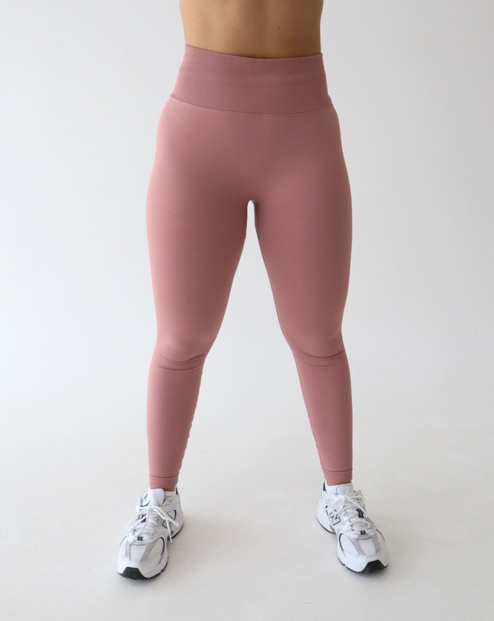 https://liberafitness.com/cdn/shop/products/magnify-seamless-leggings-blush-pink-820409.jpg?v=1692894445