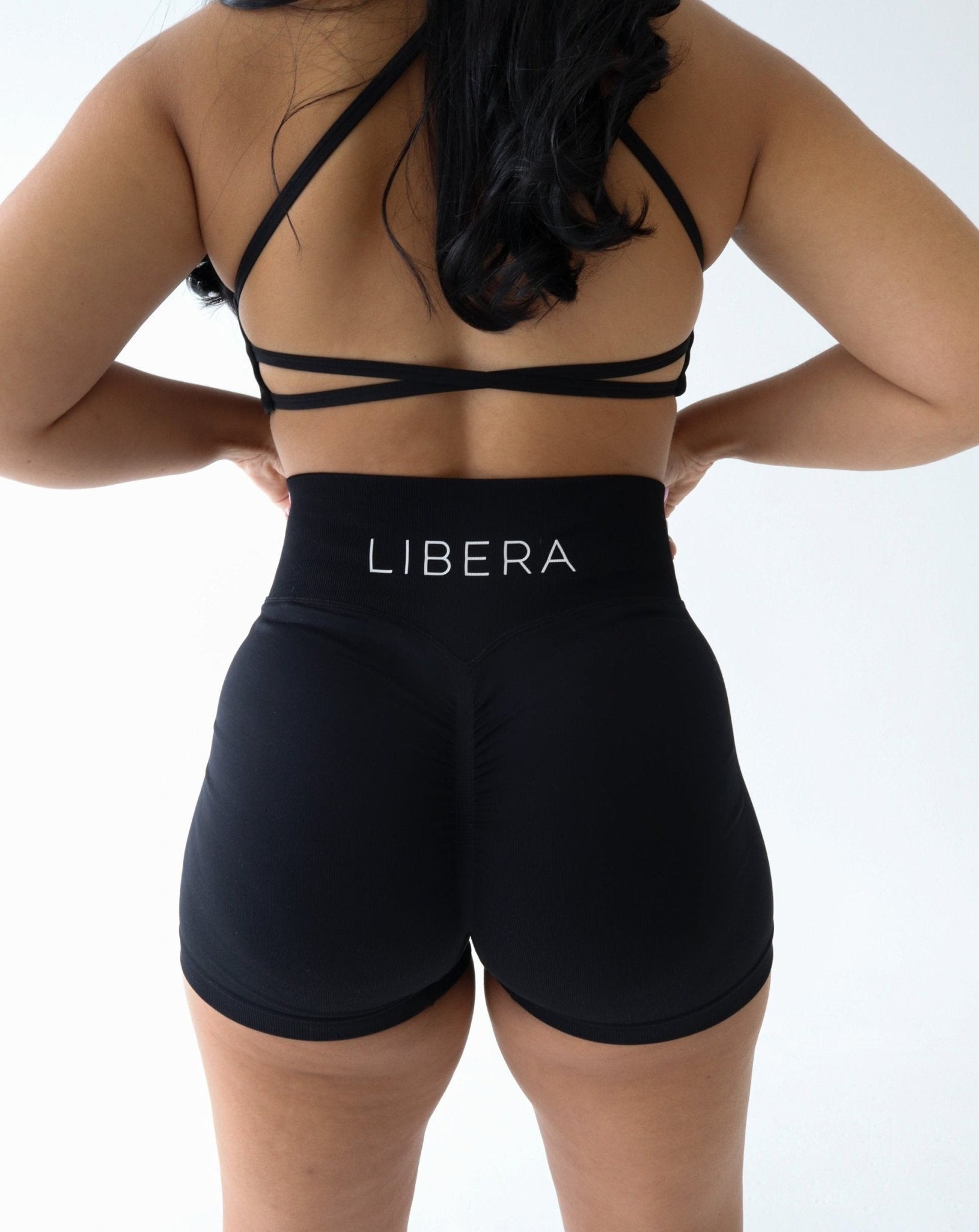 Magnify Seamless Shorts - BLACK - LIBERA Fitness Apparel
