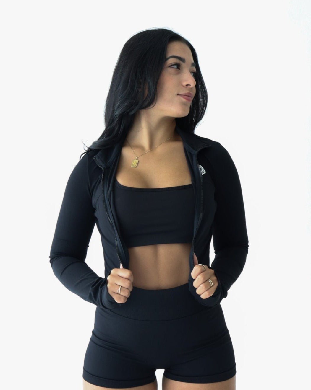 REFINE Cropped Training Jacket - BLACK - LIBERA Fitness Apparel. Stay stylish and comfortable during workouts with our REFINE Cropped Training Jacket. Perfect for outdoor sessions.